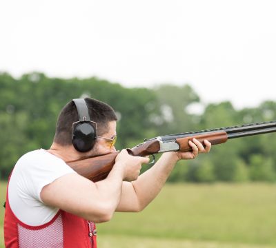 clay pigeon shooting image